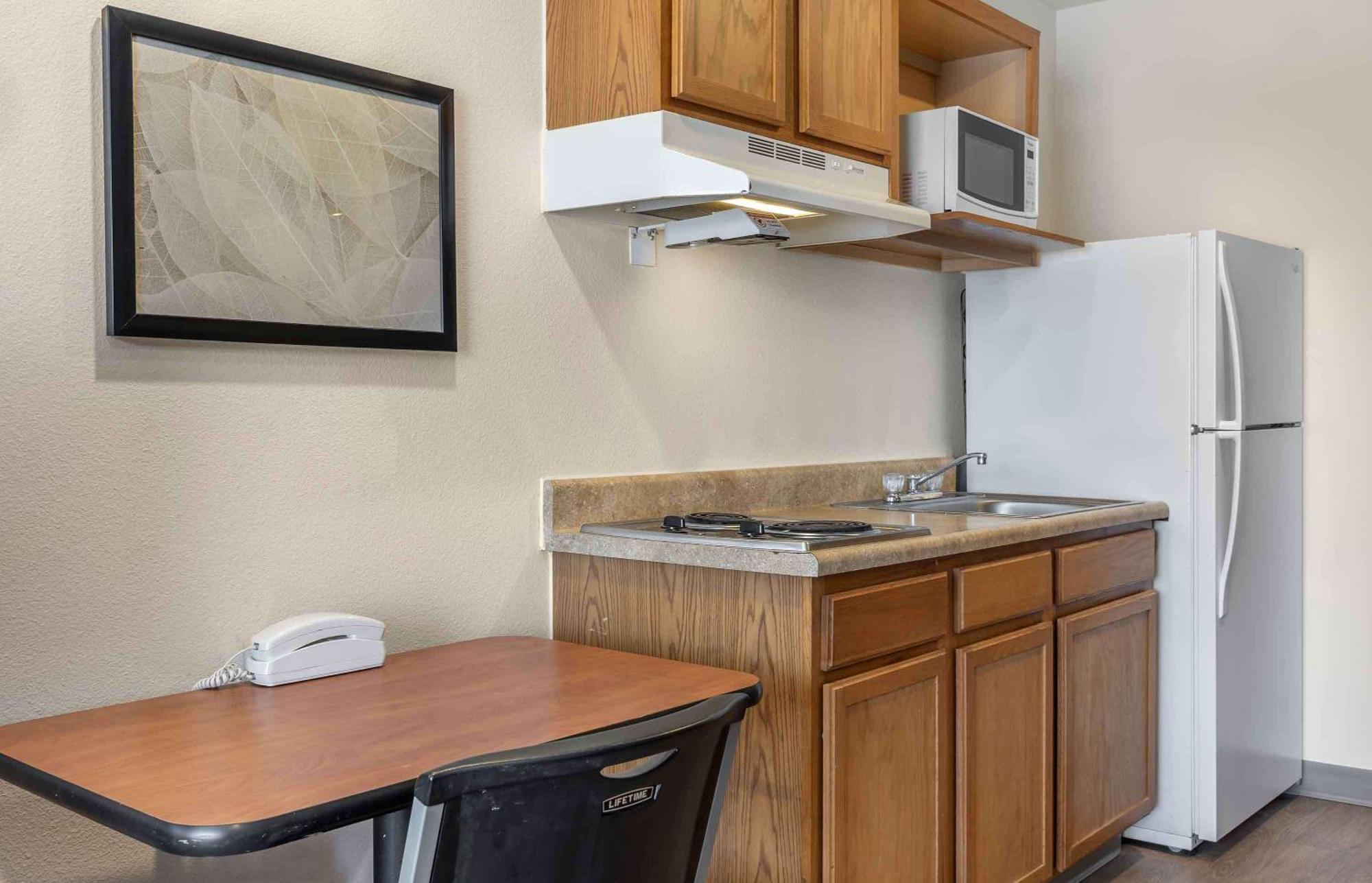 Extended Stay America Select Suites - Wichita - South Екстериор снимка