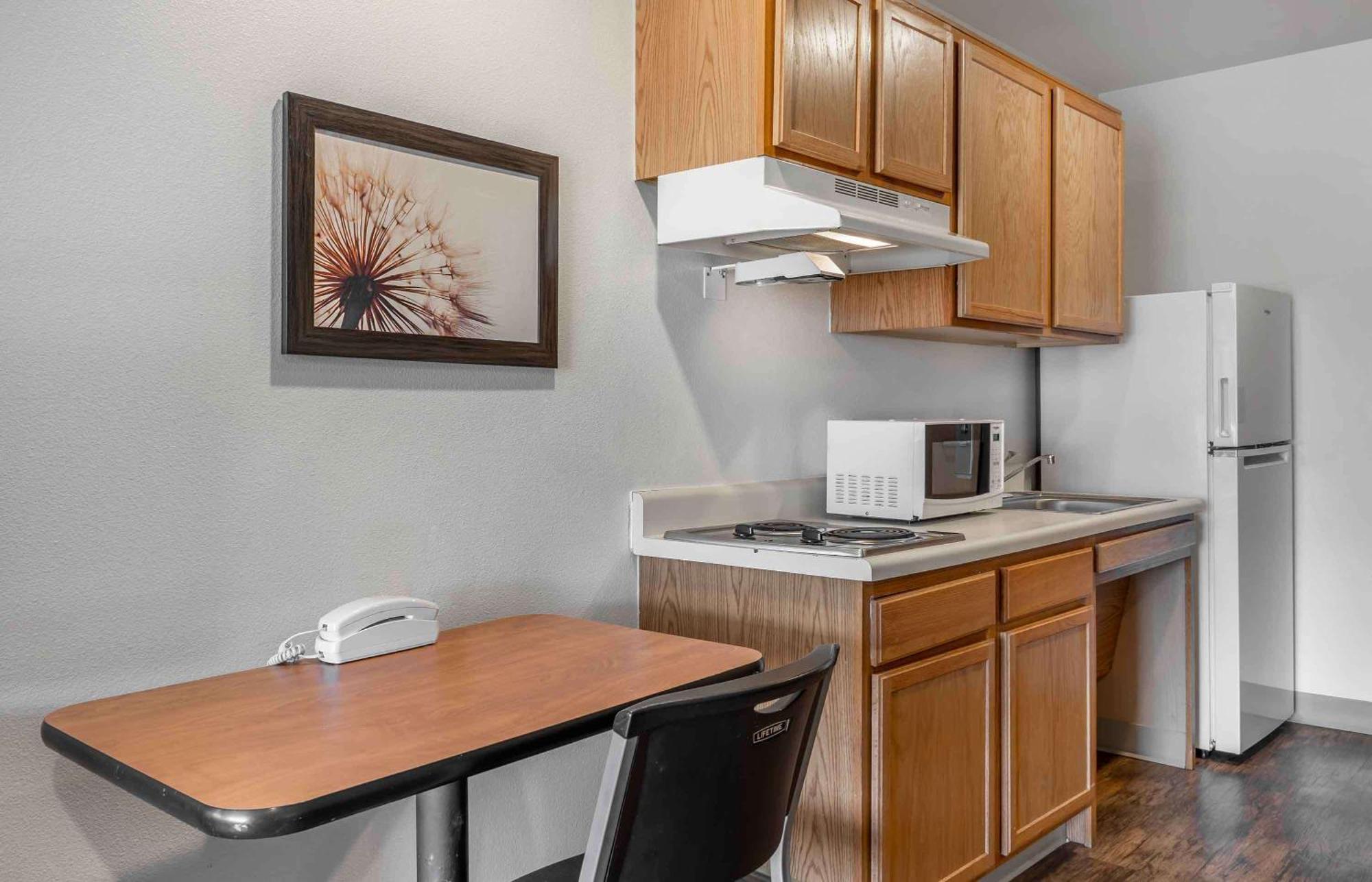 Extended Stay America Select Suites - Wichita - South Екстериор снимка